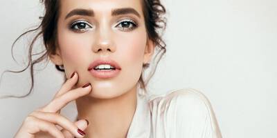Base de maquillaje para pieles grasas: Consejos de los expertos en maquillaje - Lancôme Base de maquillaje para pieles grasas: Consejos de los expertos en maquillaje - Lancôme